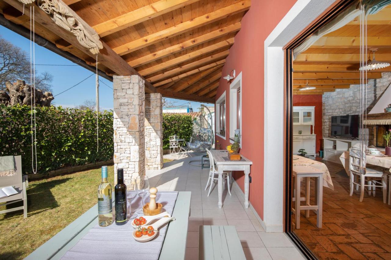 Poiai Stonehouse With Jacuzzi Villa Peroj Buitenkant foto